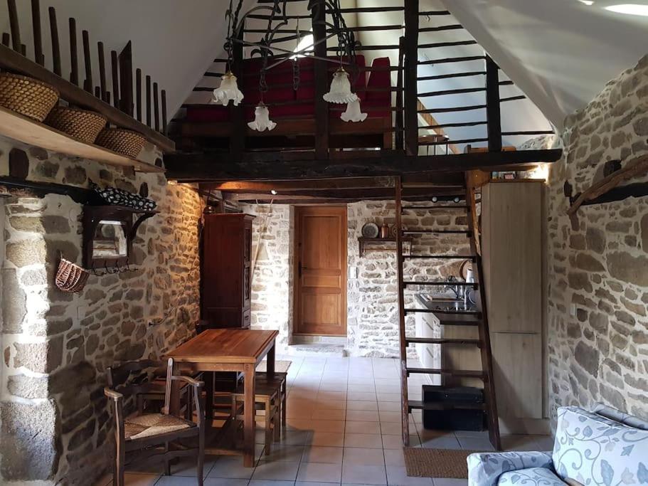 Vila Le Four De La Jugie Le Lonzac Exteriér fotografie